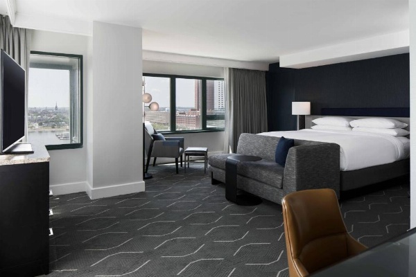 Renaissance by Marriott Baltimore Harborplace Hotel image 19