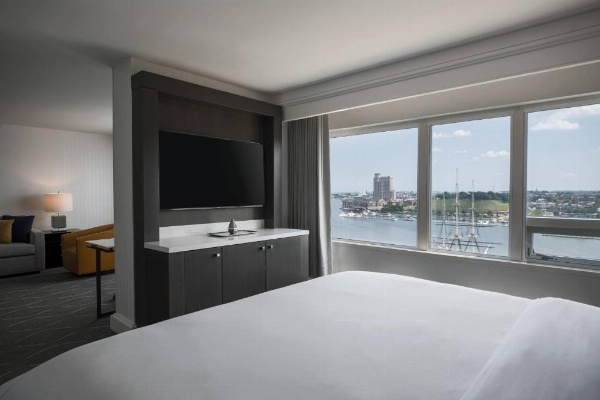 Renaissance by Marriott Baltimore Harborplace Hotel image 20